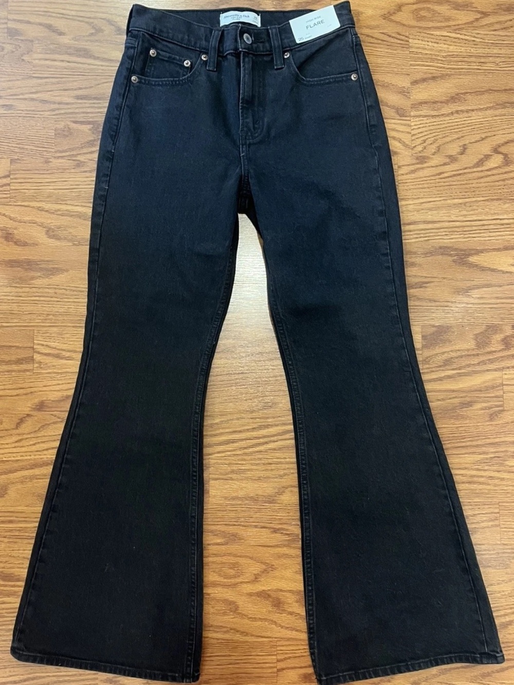 NWT Abercrombie & Fitch High Rise Flare Jeans Black Size 25 Short - MSRP $90